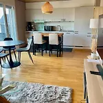 Penthouse 360 Lake View 2Br, Large Terrace