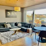 Penthouse 360 Lake View 2Br, Large Terrace