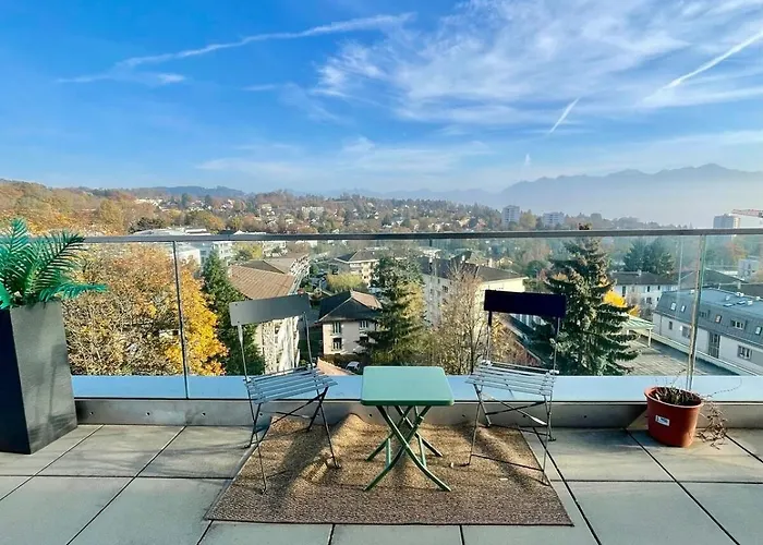 Penthouse 360 Lake View 2Br, Large Terrace